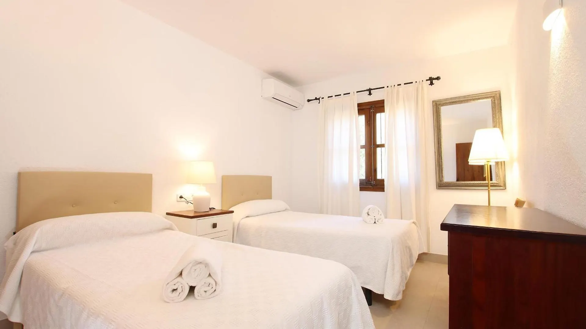 Bennassar Villa Pollença 0*,